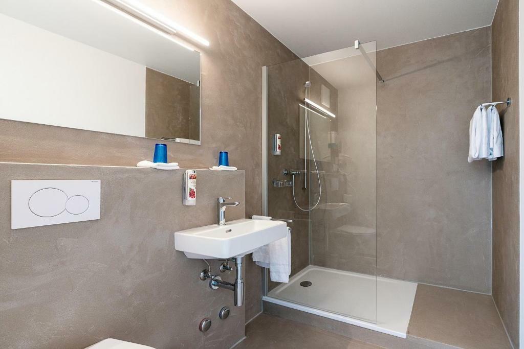 Hotel Alpes & Lac Neuchâtel Εξωτερικό φωτογραφία